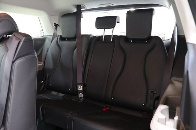 Used 2025 Kia Carnival image 33