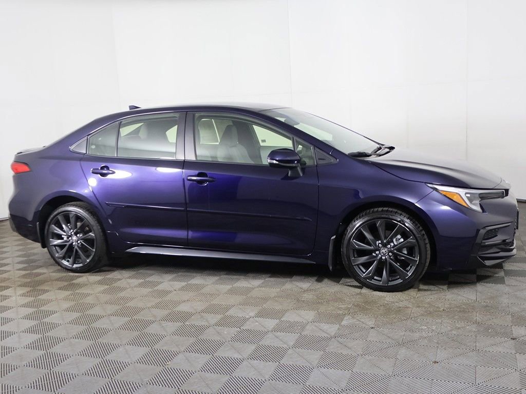 Used 2024 Toyota Corolla SE w/ Convenience Package image 16