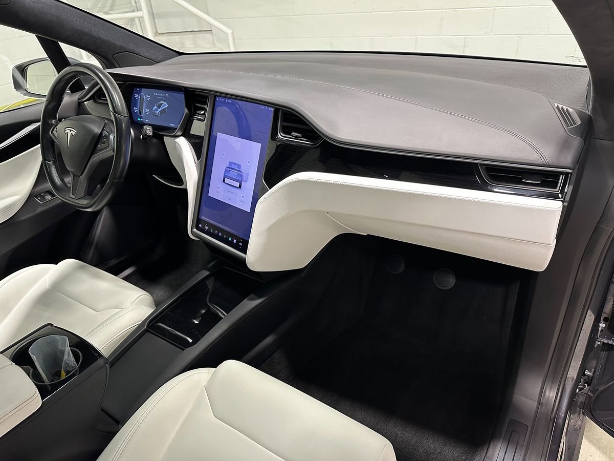 Used 2019 Tesla Model X image 16