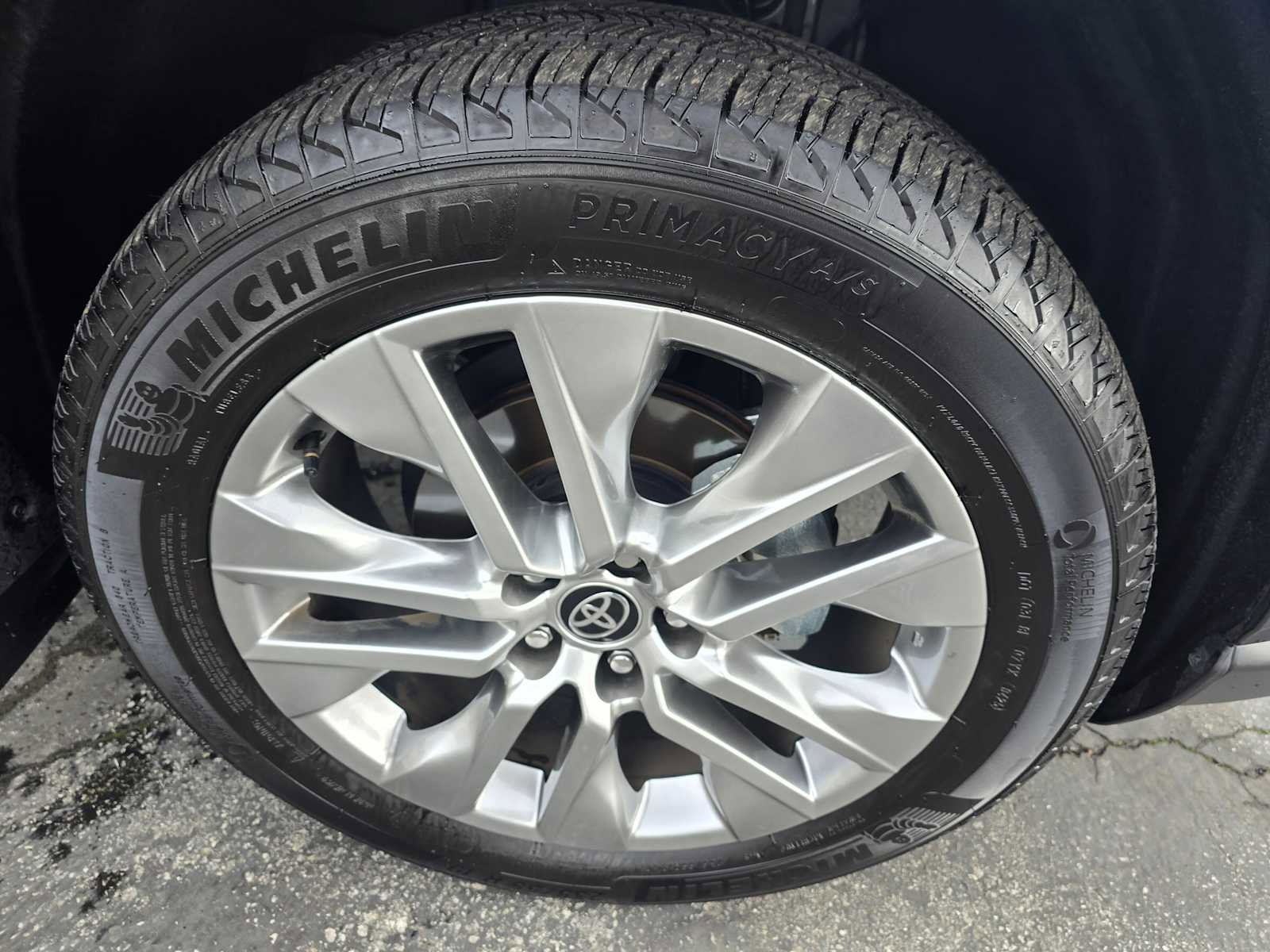 Used 2025 Toyota RAV4 XLE Premium image 9