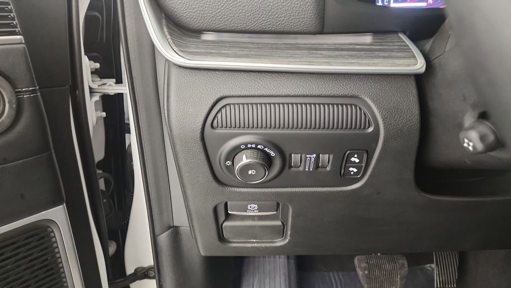 Used 2024 Jeep Wagoneer L Series II w/ Flexible Seating Group image 28