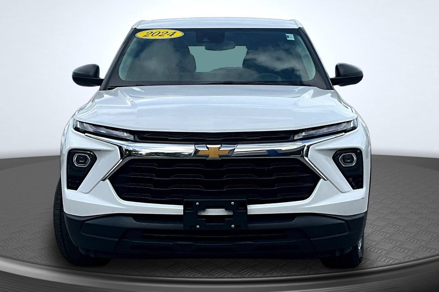 Used 2024 Chevrolet TrailBlazer LS FWD image 2