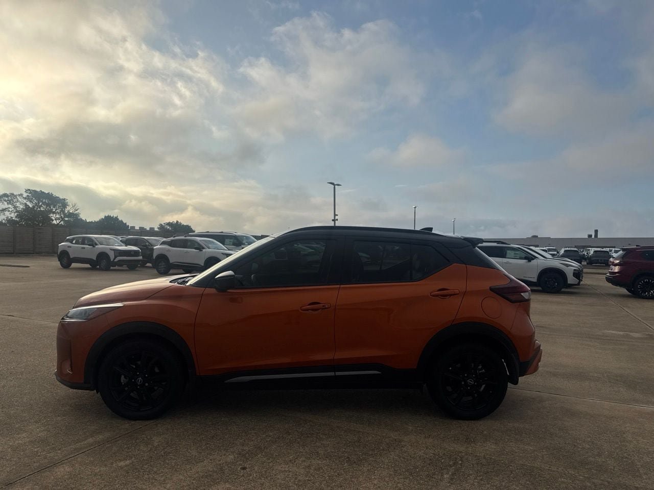 Used 2023 Nissan Kicks SR w/ SR Premium Package FWD image 12
