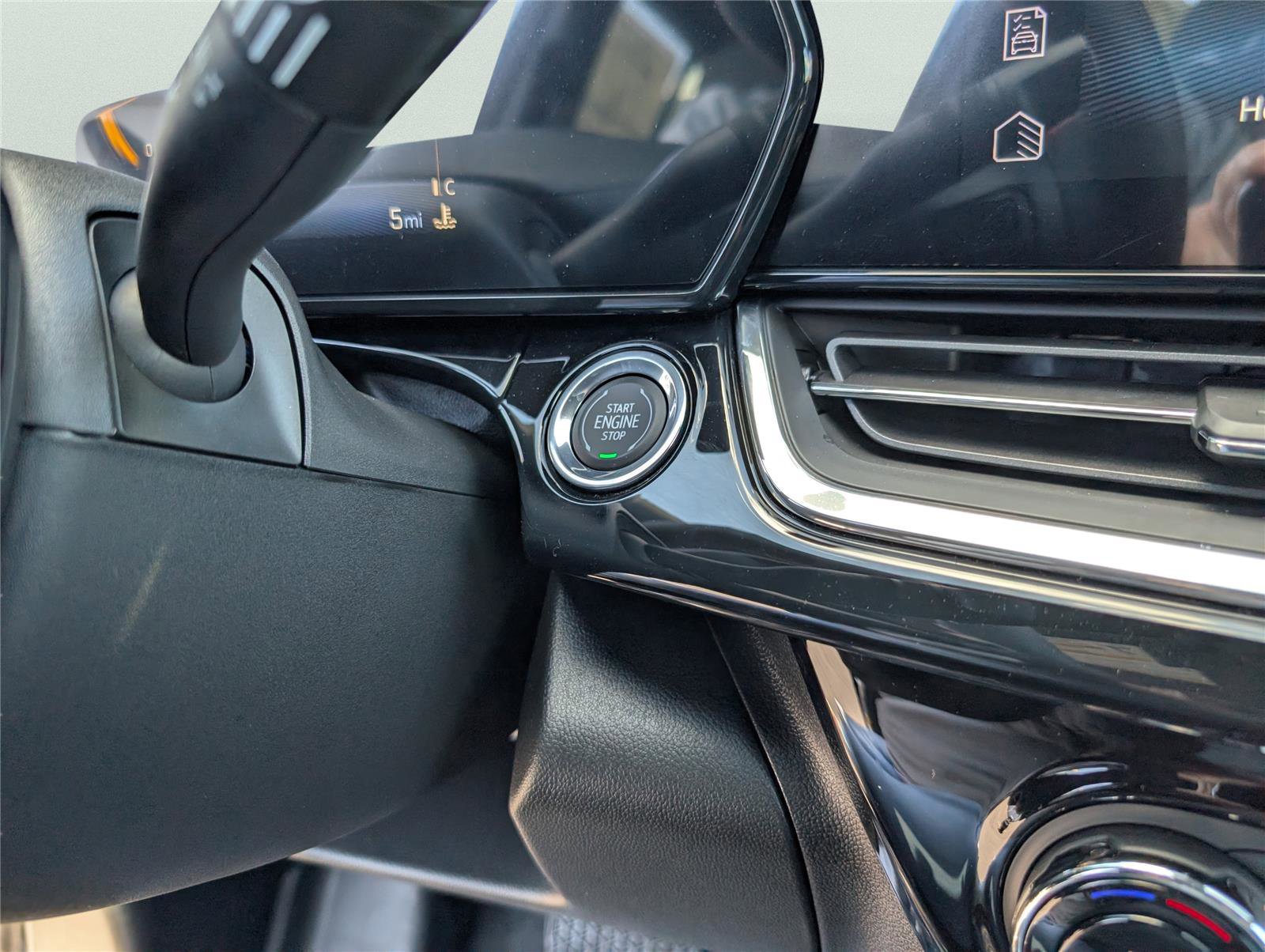 New 2026 Chevrolet Trax RS w/ Sunroof Package image 32