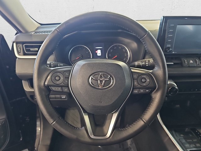 Used 2021 Toyota RAV4 XLE Premium image 18