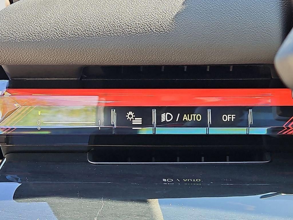 Used 2025 BMW i5 xDrive40 image 25