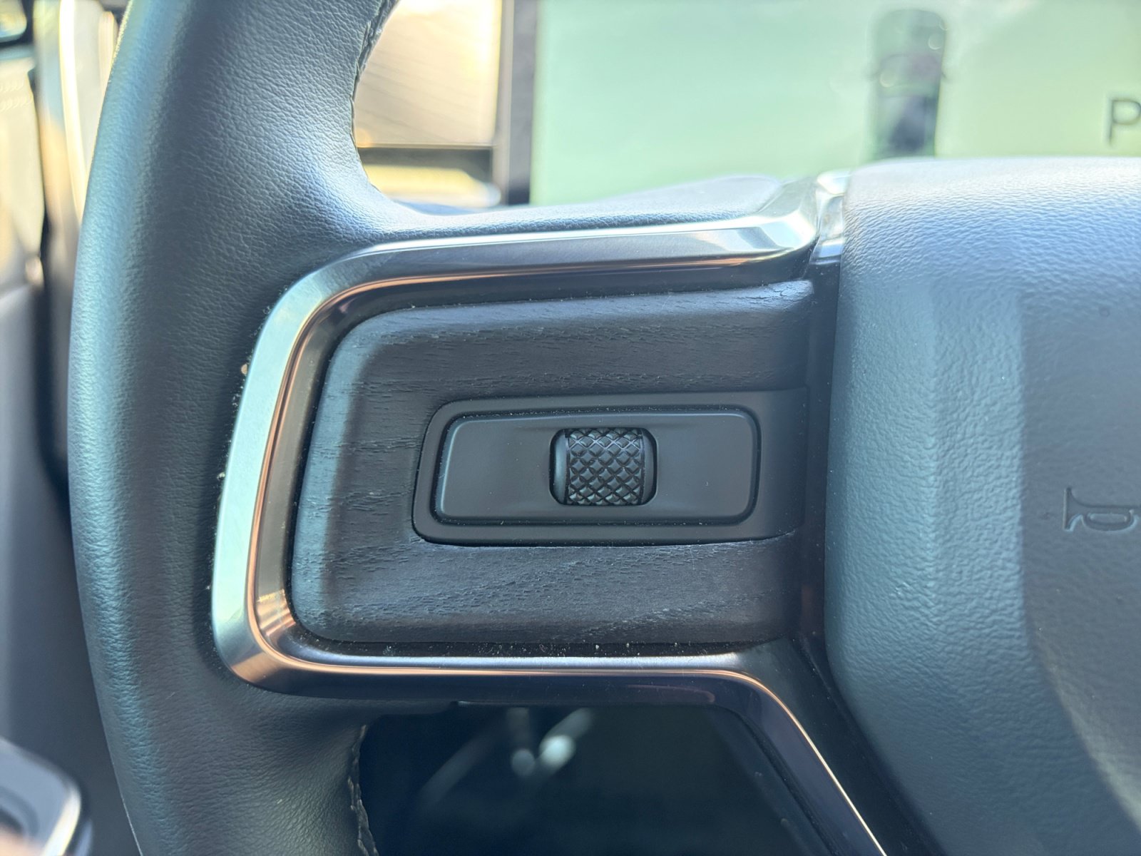 Used 2025 Rivian R1T Adventure AWD/4WD image 32