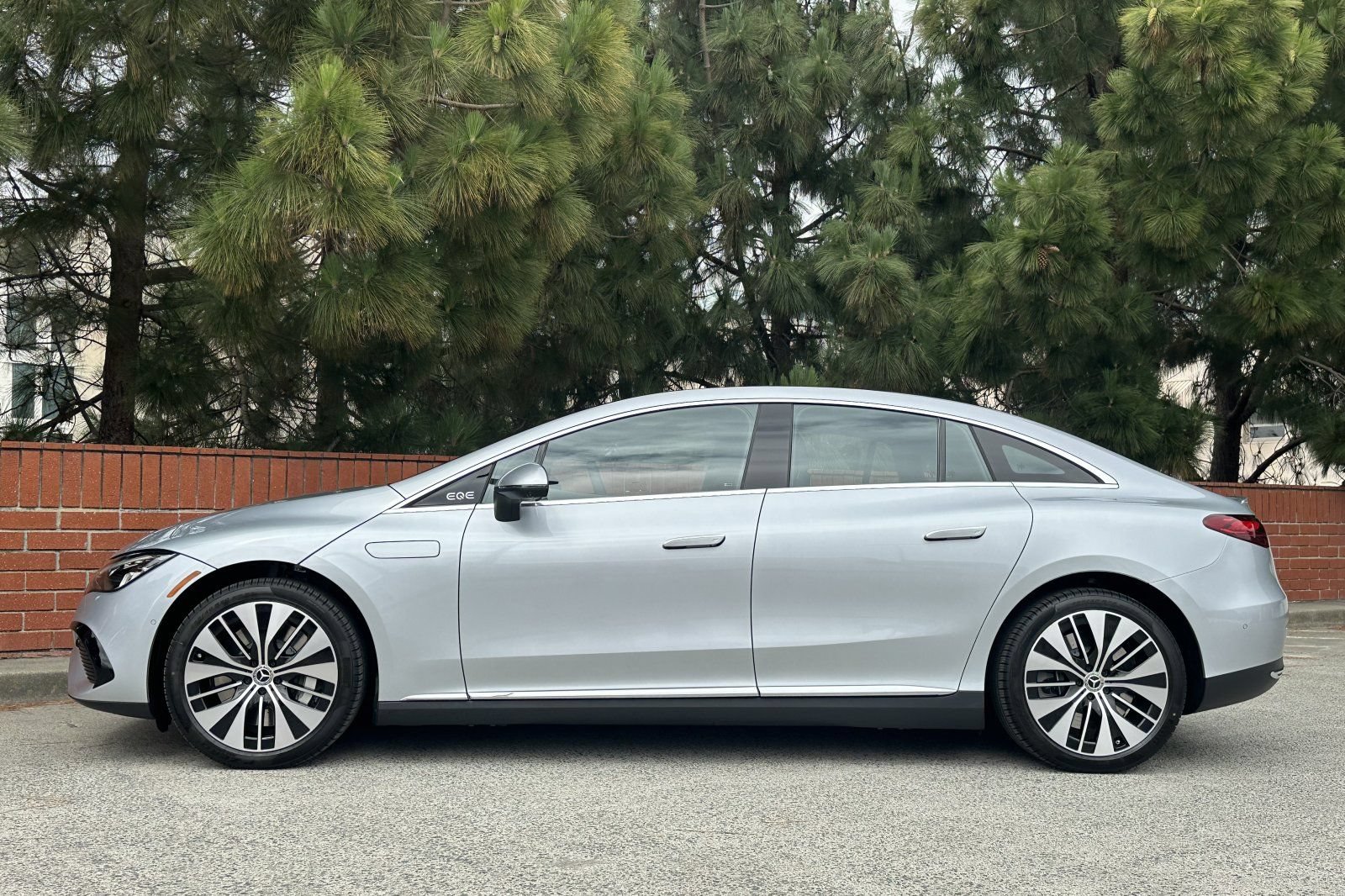 New 2026 Mercedes-Benz EQE 320 4MATIC Sedan image 7