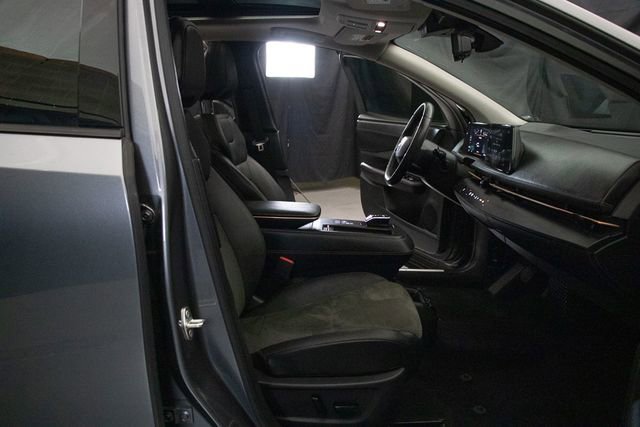 Used 2024 Nissan Ariya AWD image 17