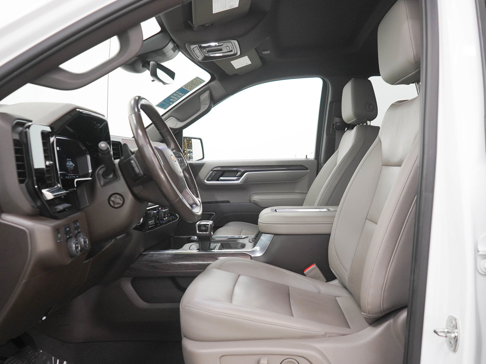 Used 2022 Chevrolet Silverado 1500 LTZ w/ Technology Package AWD/4WD image 24