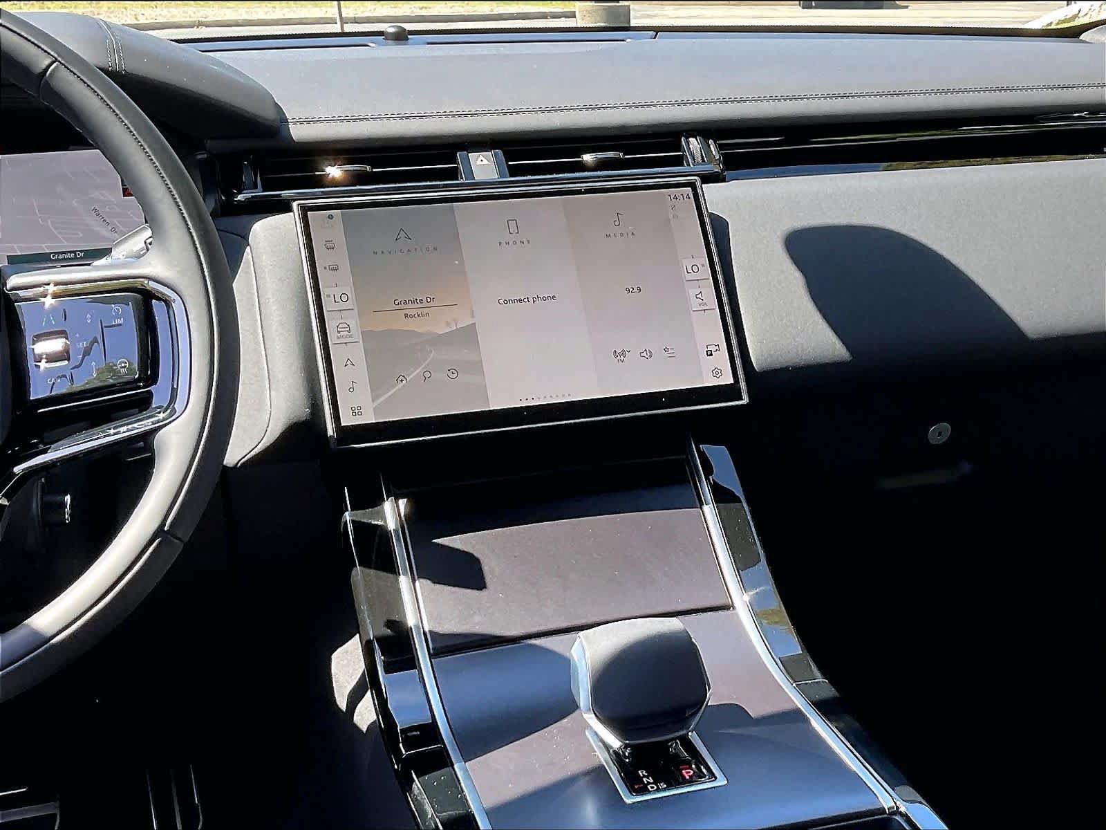 New 2026 Land Rover Range Rover Velar Dynamic SE AWD/4WD image 9