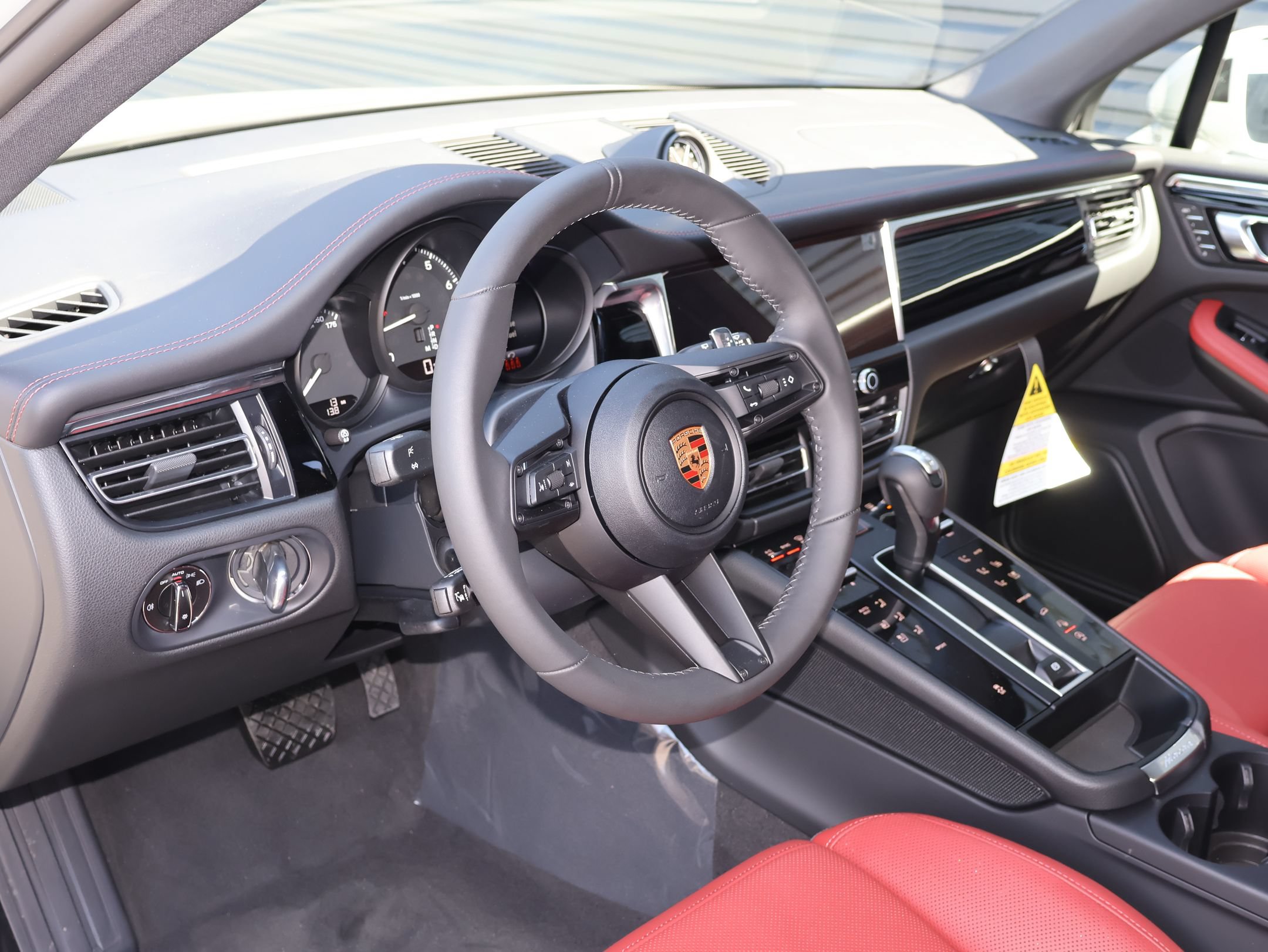 New 2026 Porsche Macan AWD/4WD image 4