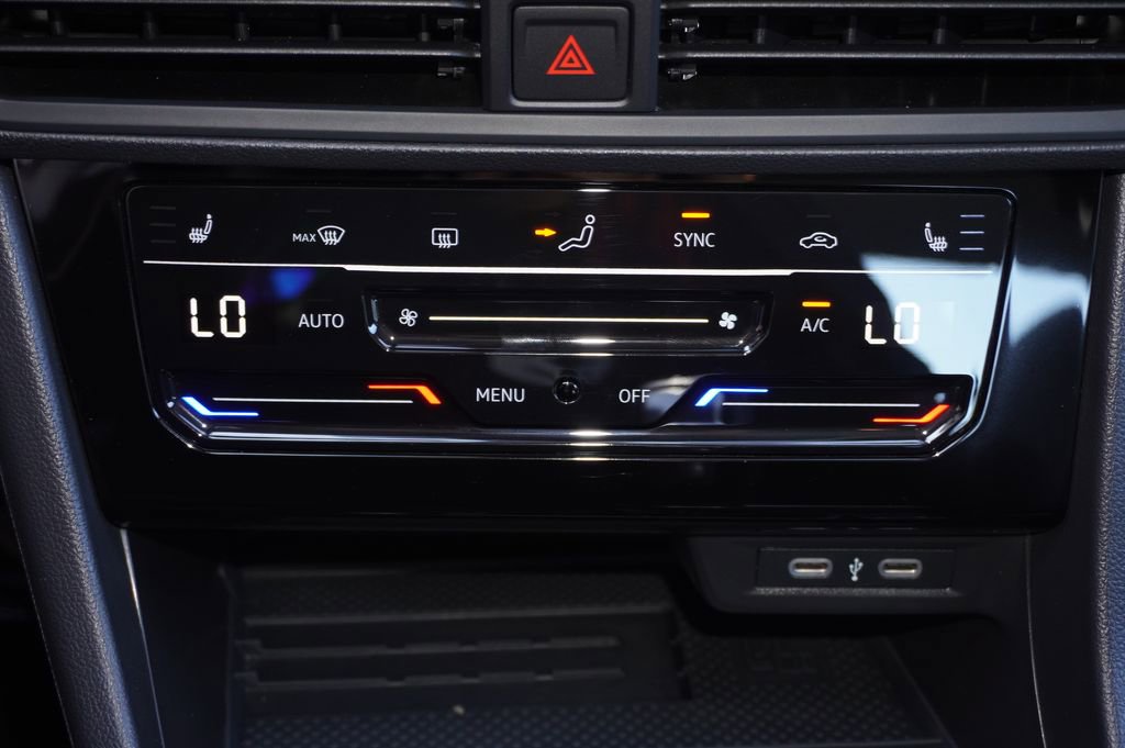 Used 2025 Volkswagen Jetta SE image 15