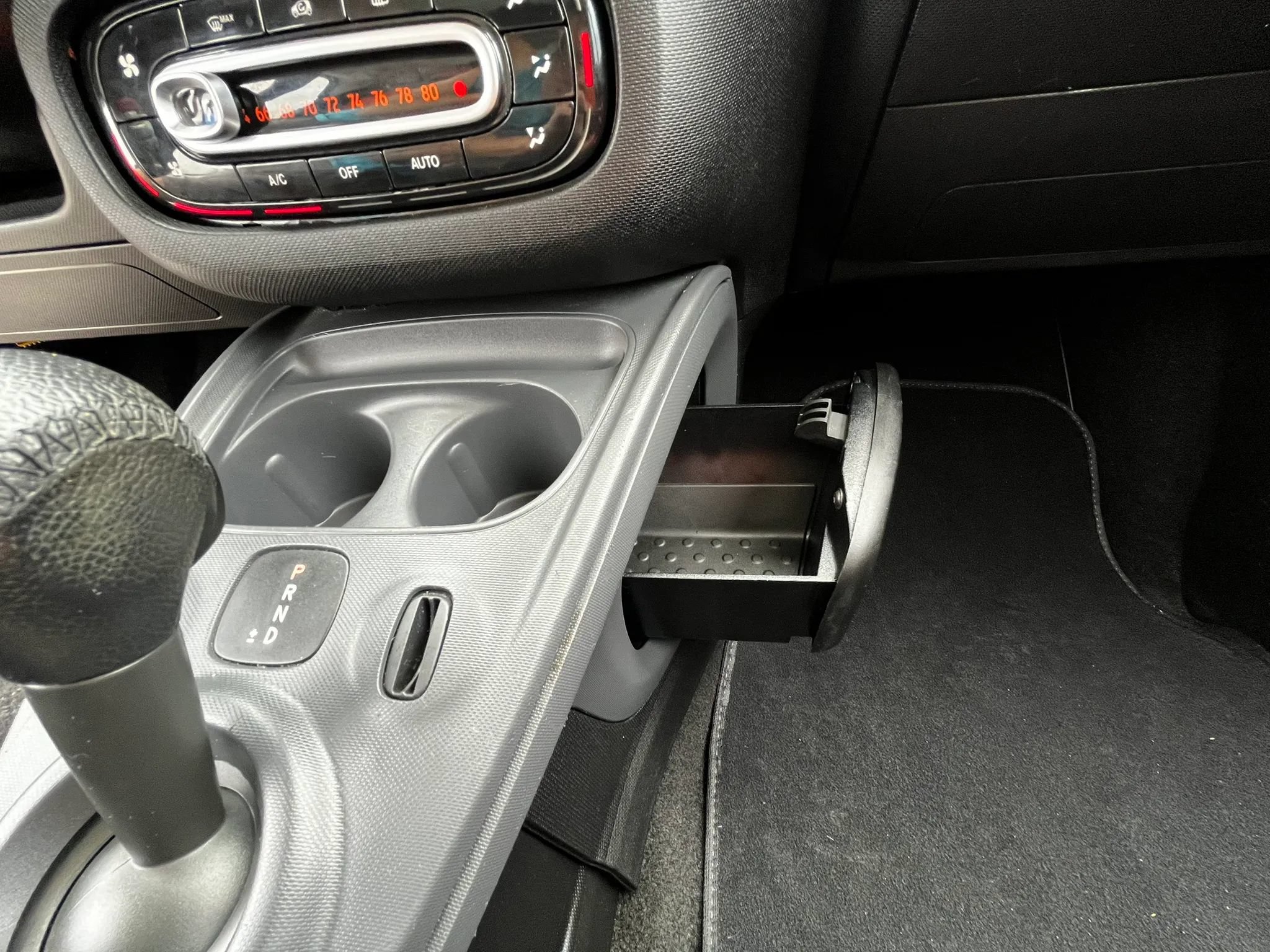 Used 2016 smart fortwo passion RWD image 18