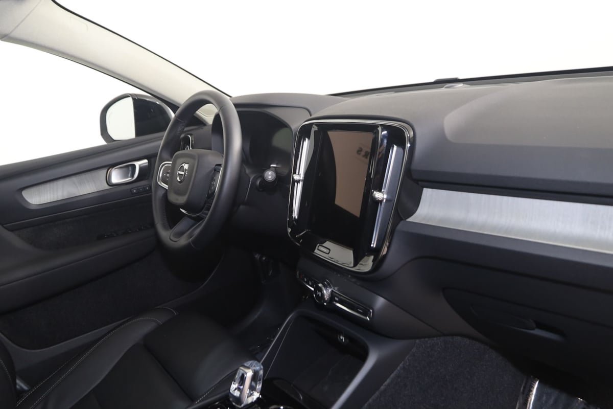 Used 2026 Volvo XC40 B5 Plus AWD/4WD image 40