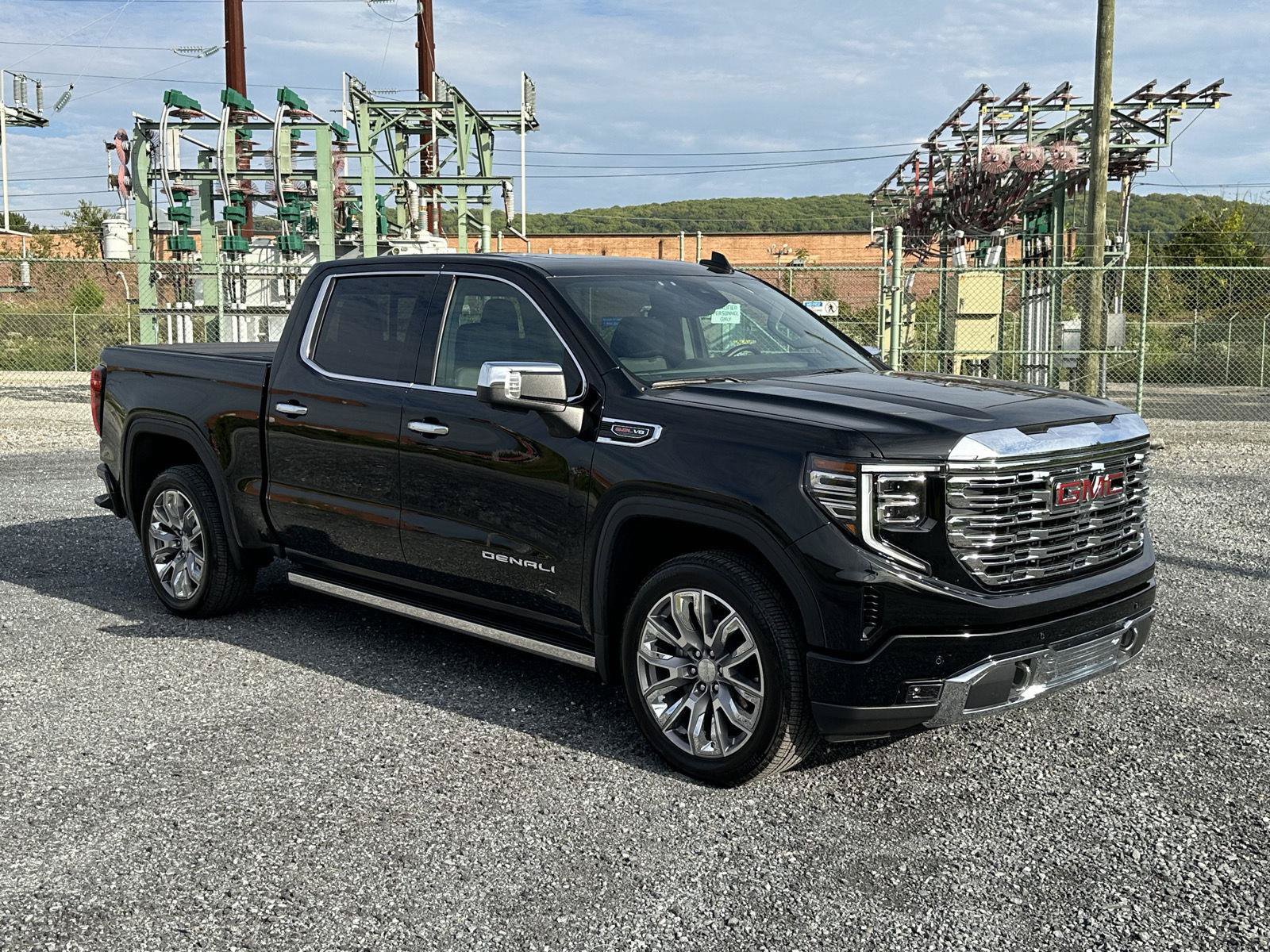 Used 2024 GMC Sierra 1500 Denali w/ Denali Reserve Package AWD/4WD image 2