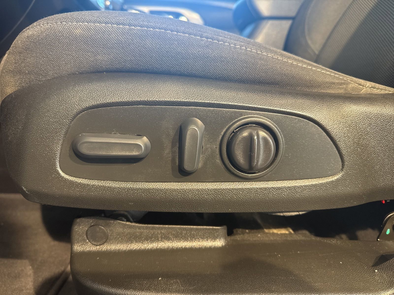 Used 2022 Chevrolet Traverse LT image 23