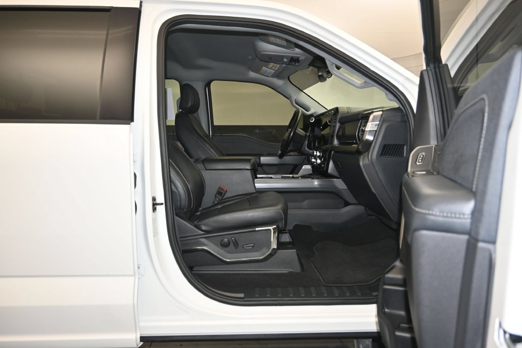 Used 2024 Ford F250 Lariat w/ Sport Appearance Package AWD/4WD image 28