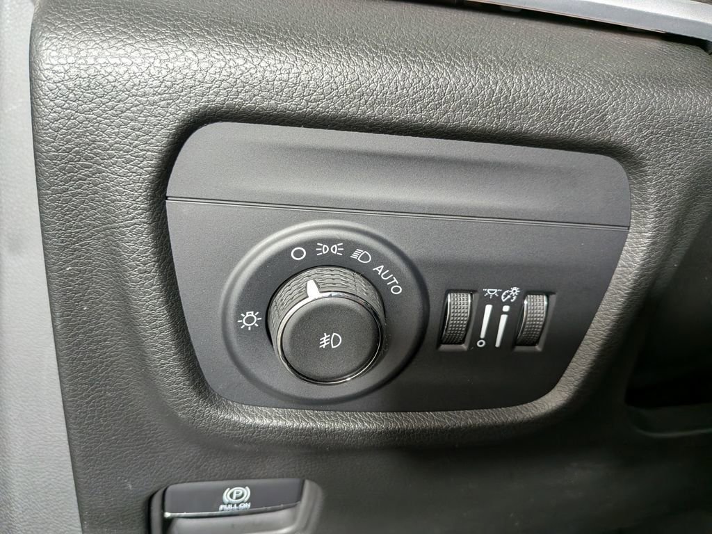 New 2025 Jeep Grand Cherokee Limited w/ Luxury Tech Group II image 18