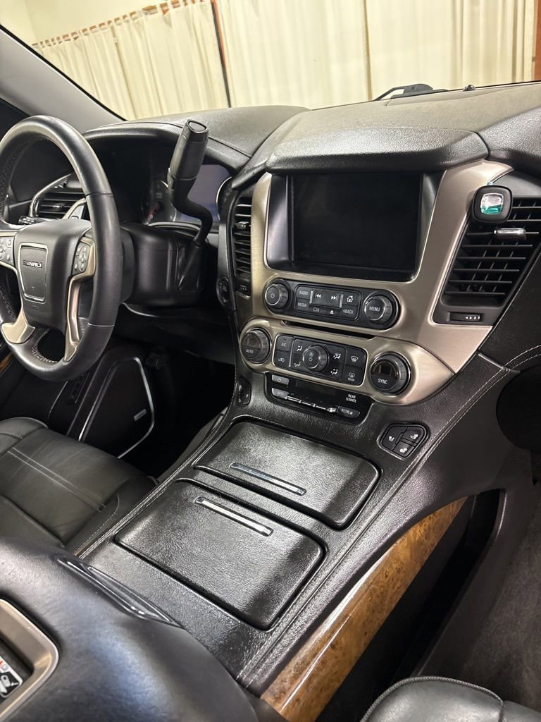 Used 2017 GMC Yukon Denali w/ Open Road Package AWD/4WD image 30
