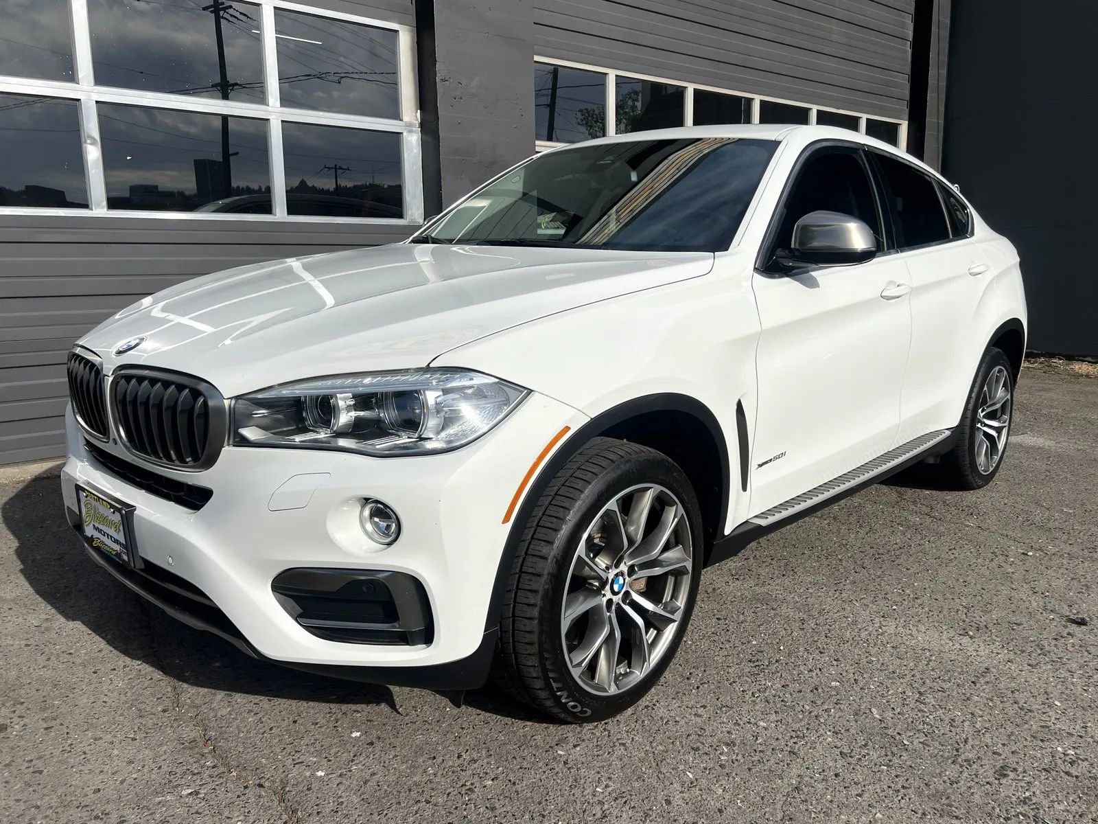 Used 2016 BMW X6 xDrive50i w/ Executive Package image 1