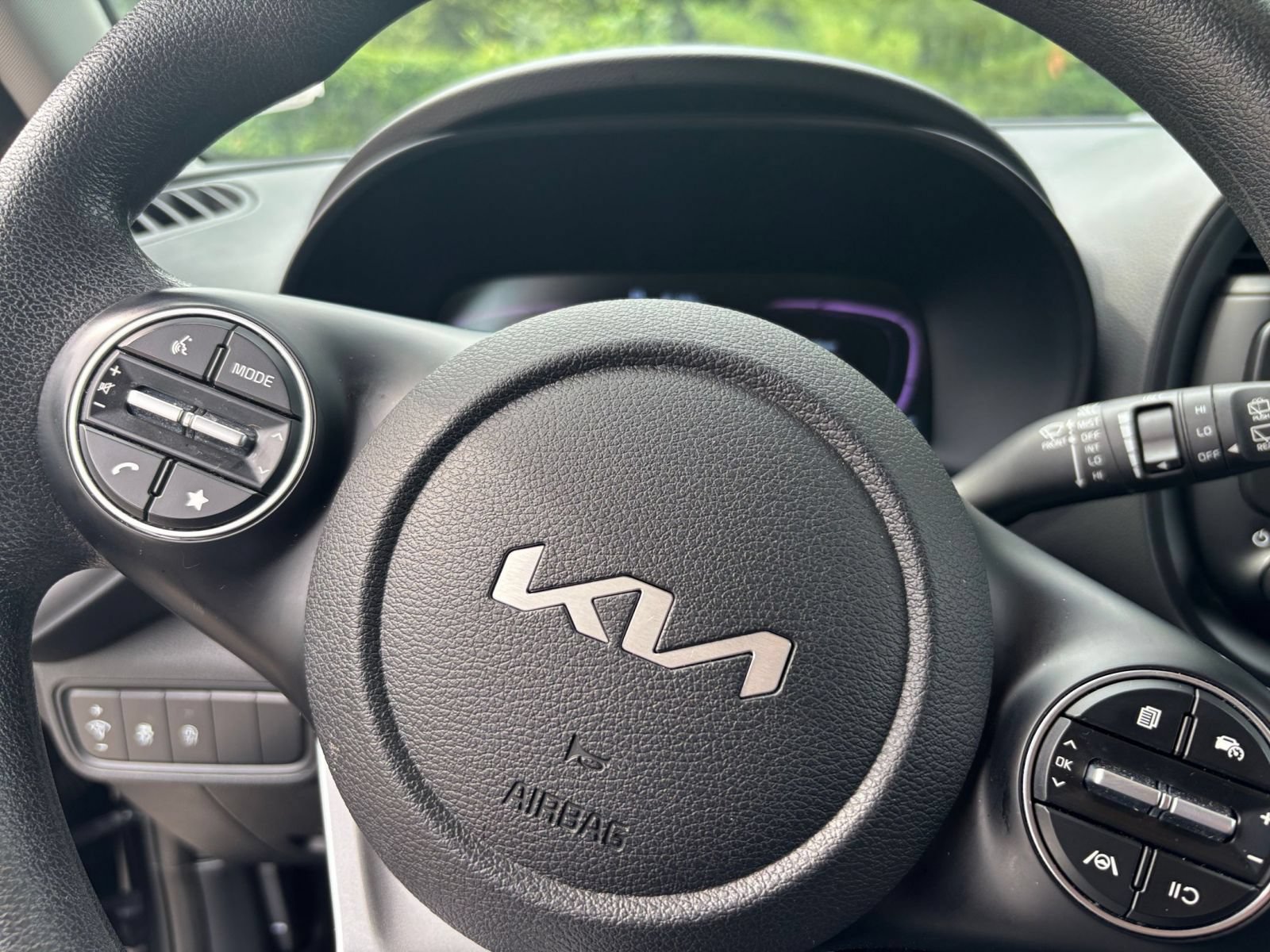 Used 2025 Kia Soul LX w/ LX Technology Package FWD image 25