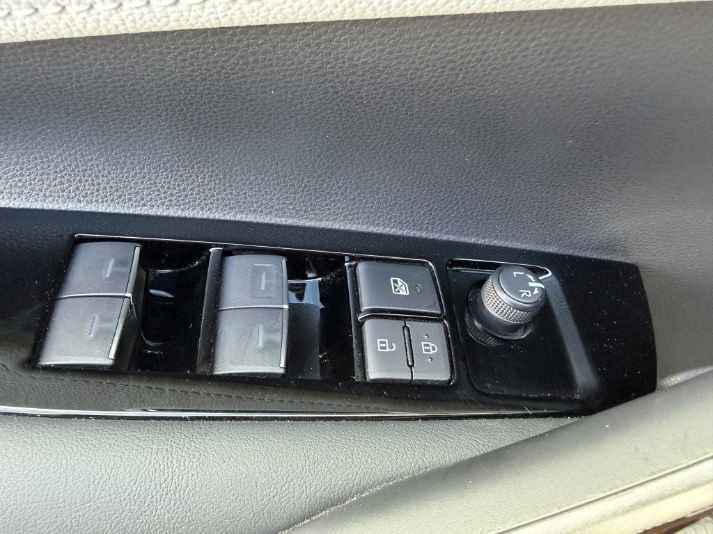 Used 2025 Toyota Corolla XSE FWD image 10