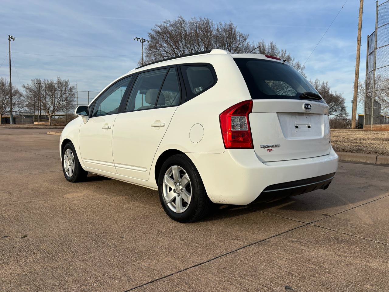 Used 2007 Kia Rondo LX FWD image 6