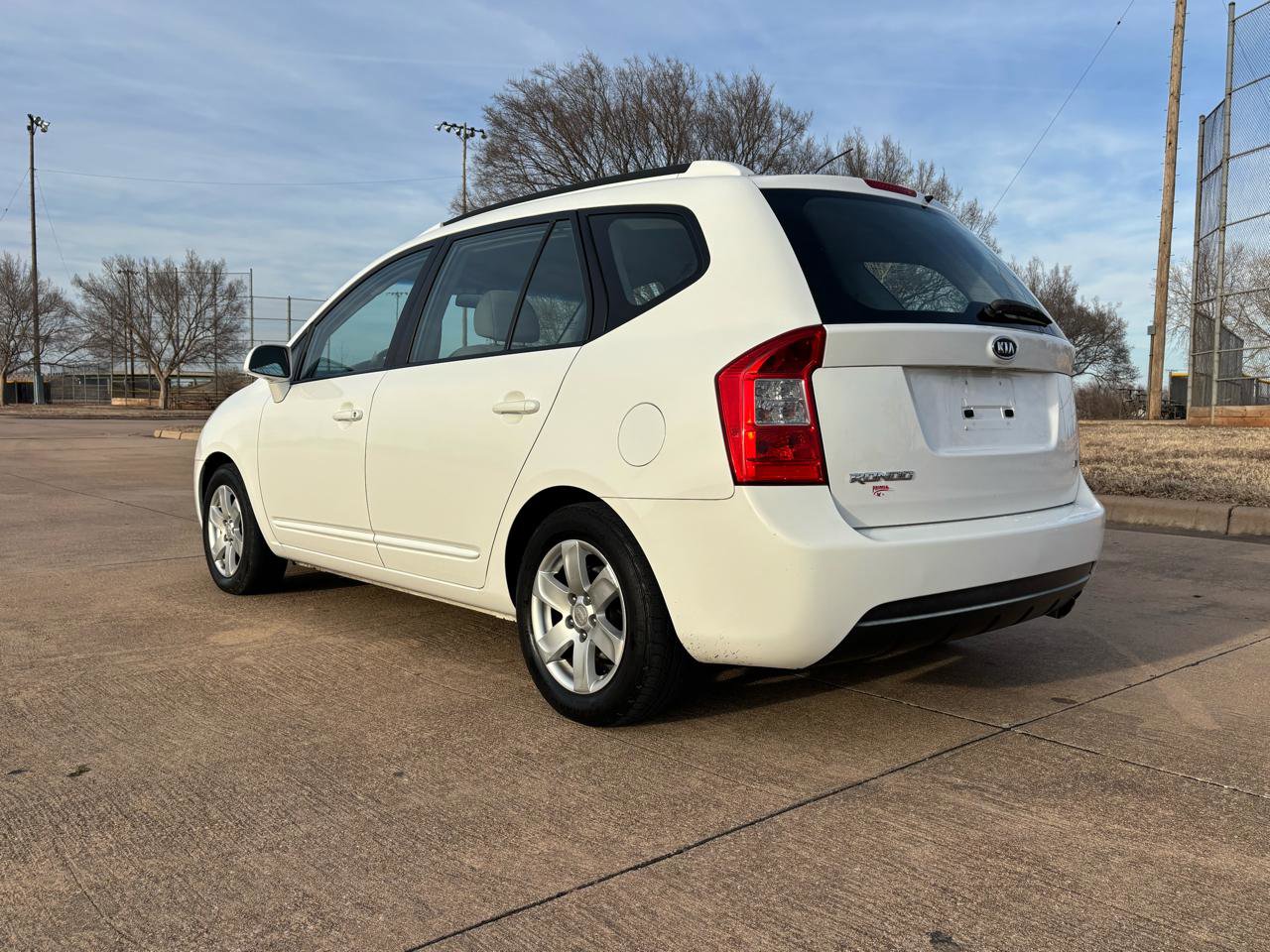 Used 2007 Kia Rondo LX image 6