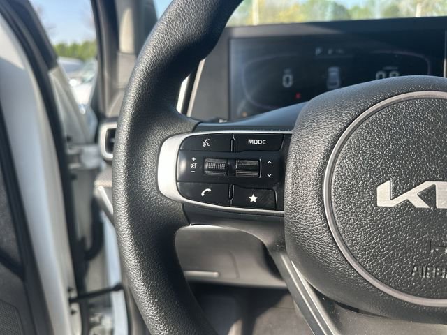 Used 2025 Kia Sportage LX image 17