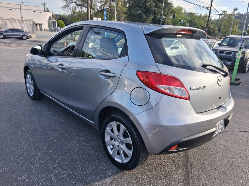 Used 2011 MAZDA MAZDA2 Touring FWD image 4