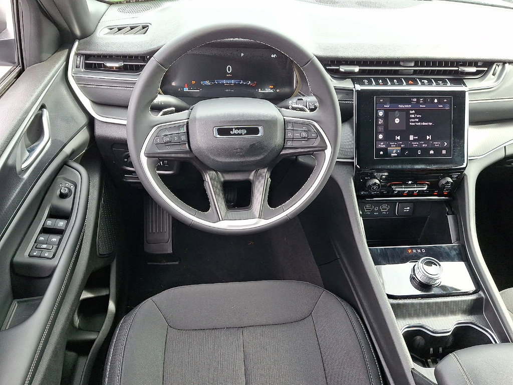 Used 2025 Jeep Grand Cherokee Laredo w/ MOPAR Finishing Package image 20