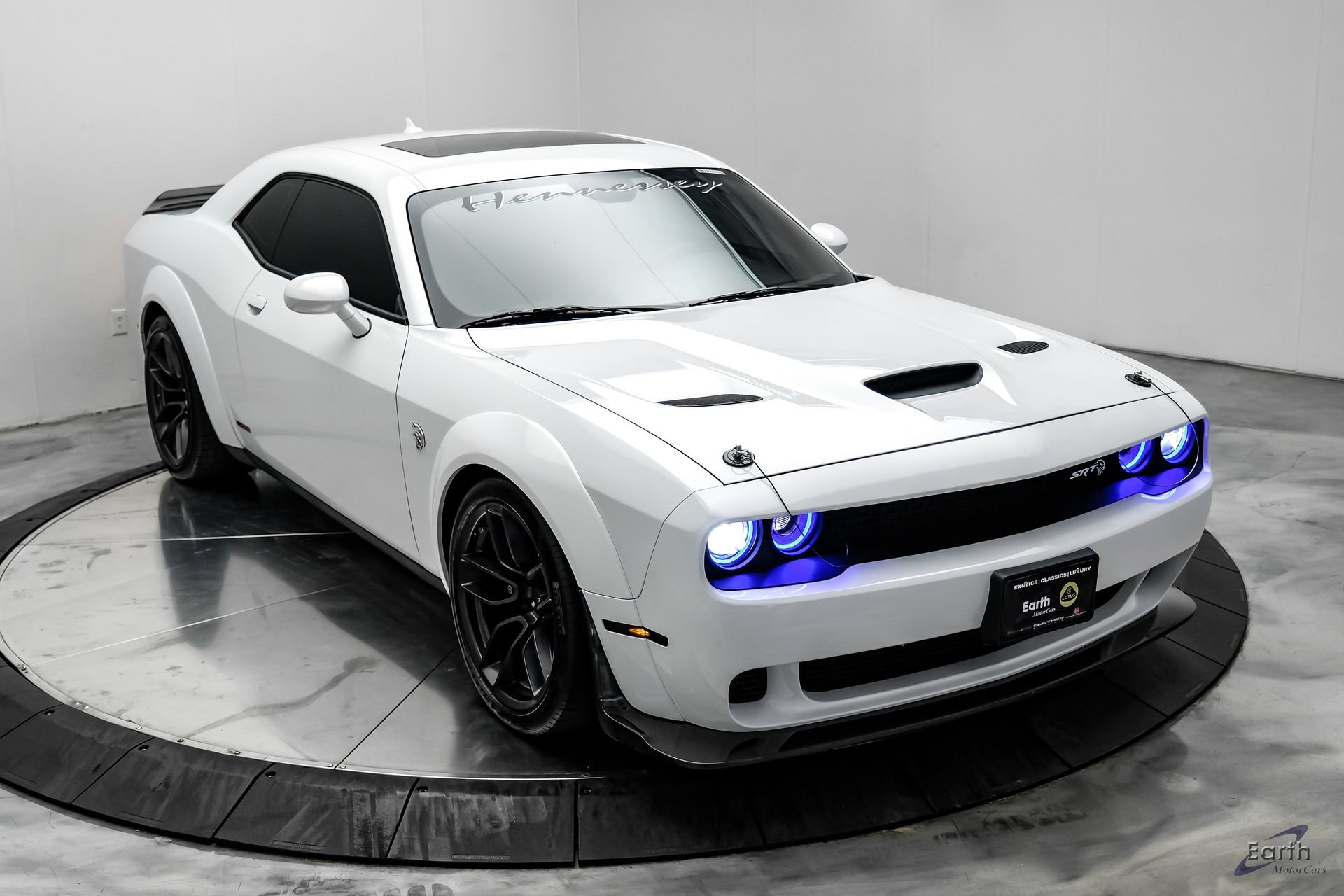 Used 2018 Dodge Challenger SRT Hellcat RWD image 30
