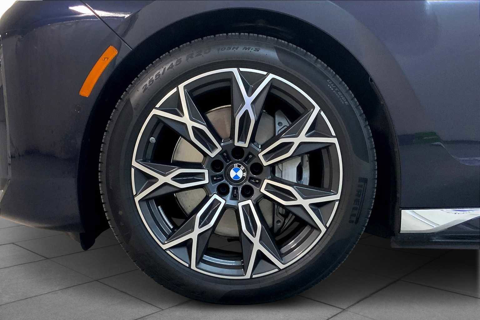 New 2025 BMW i7 xDrive60 AWD/4WD image 11