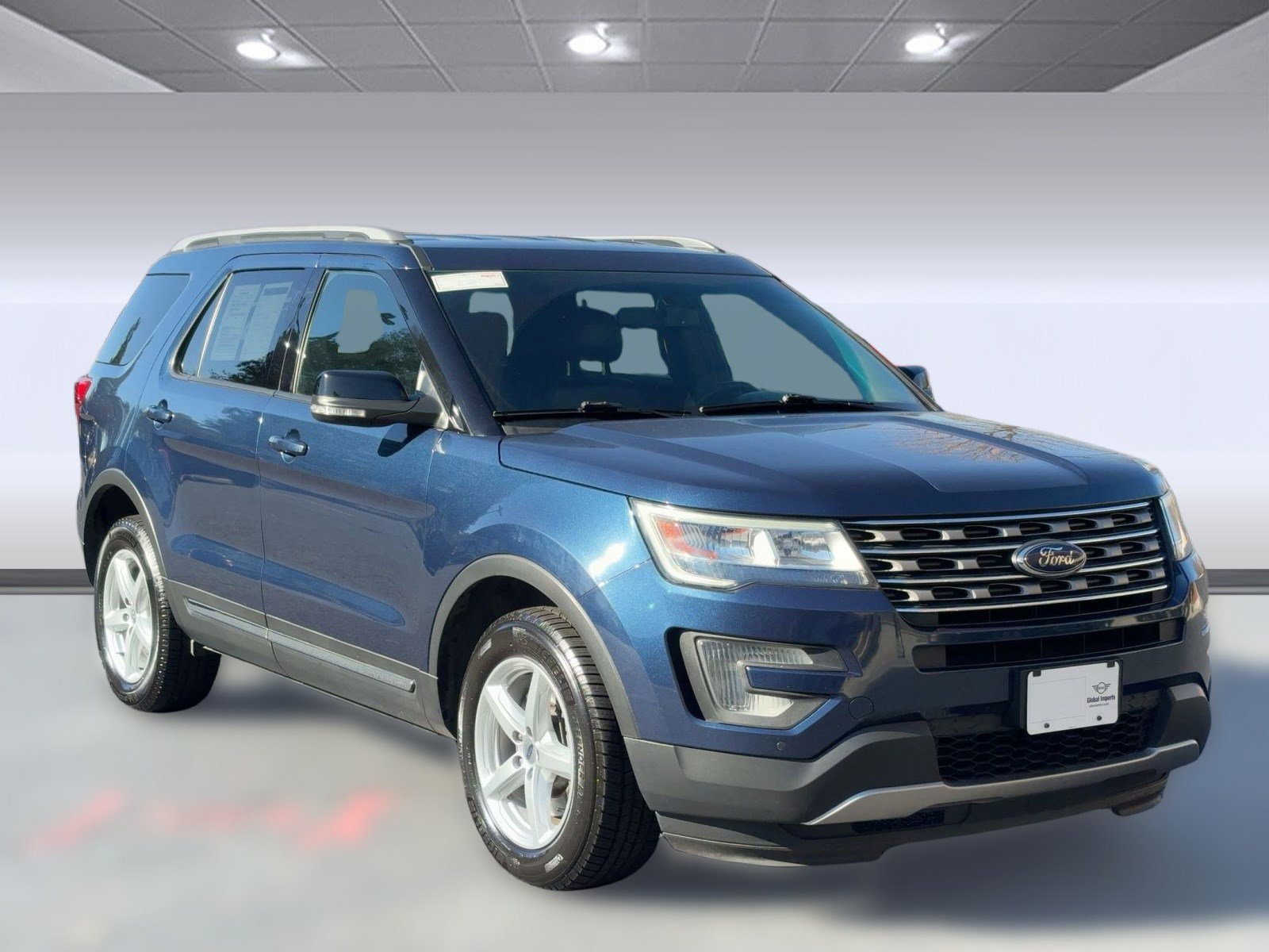 Used 2017 Ford Explorer XLT w/ Equipment Group 202A image 7