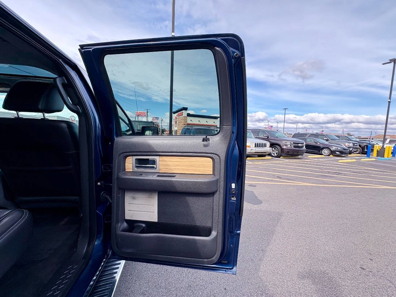 Used 2011 Ford F150 Lariat w/ Lariat Chrome Pkg image 30