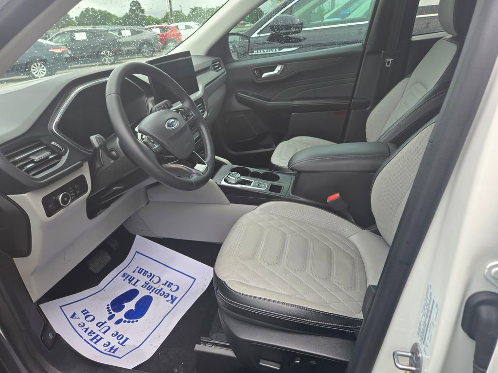 Used 2023 Ford Escape Platinum w/ Premium Technology Package AWD/4WD image 7