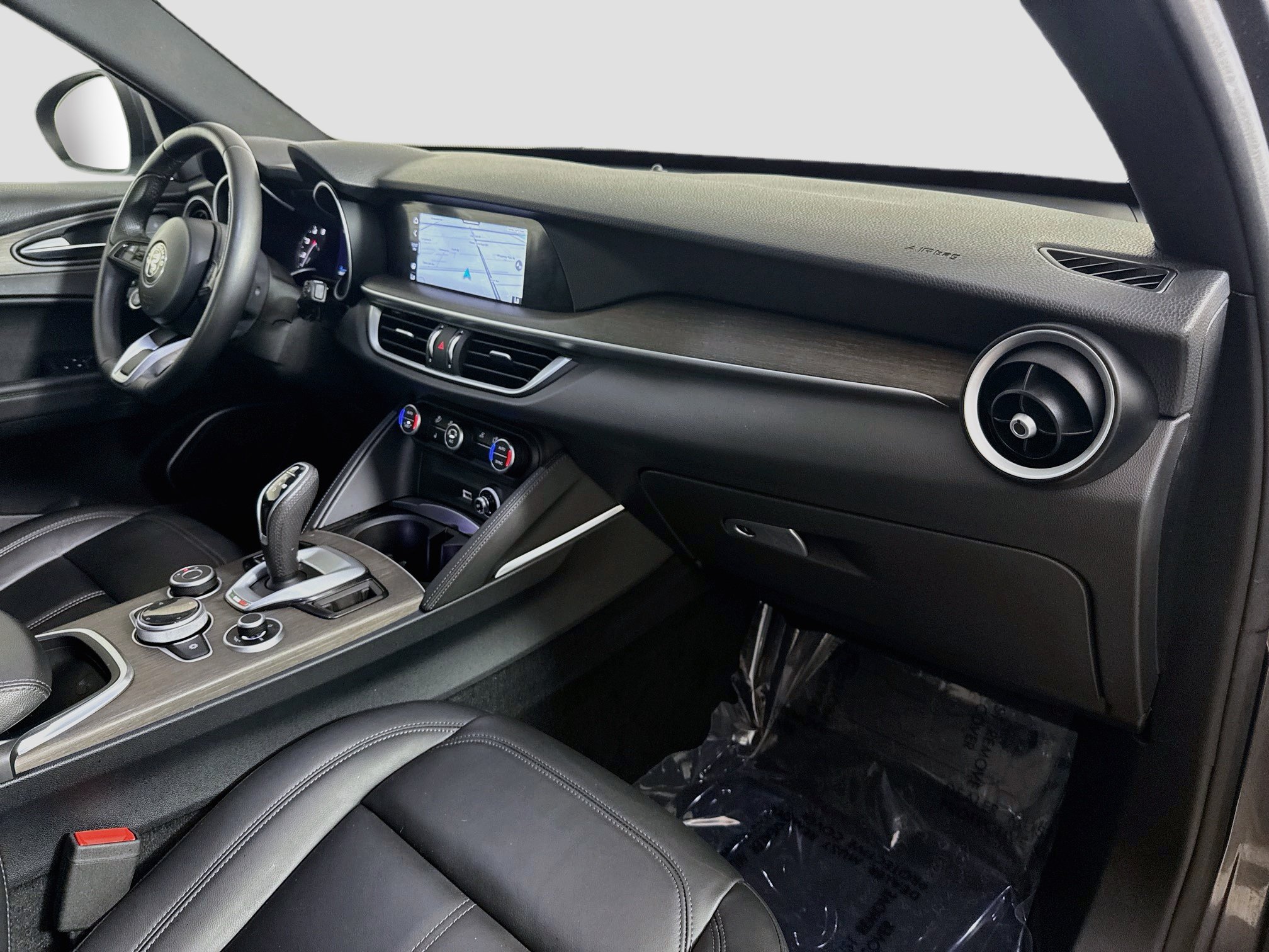 Used 2023 Alfa Romeo Stelvio Ti AWD/4WD image 30