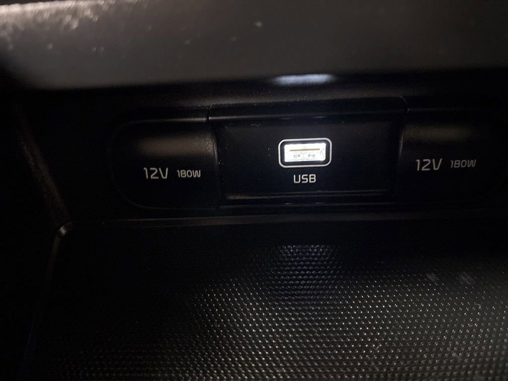 Used 2025 Kia Soul LX FWD image 13