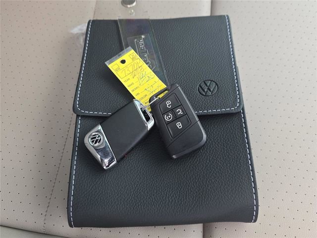 Used 2023 Volkswagen Atlas SE w/ Panoramic Sunroof Package FWD image 32