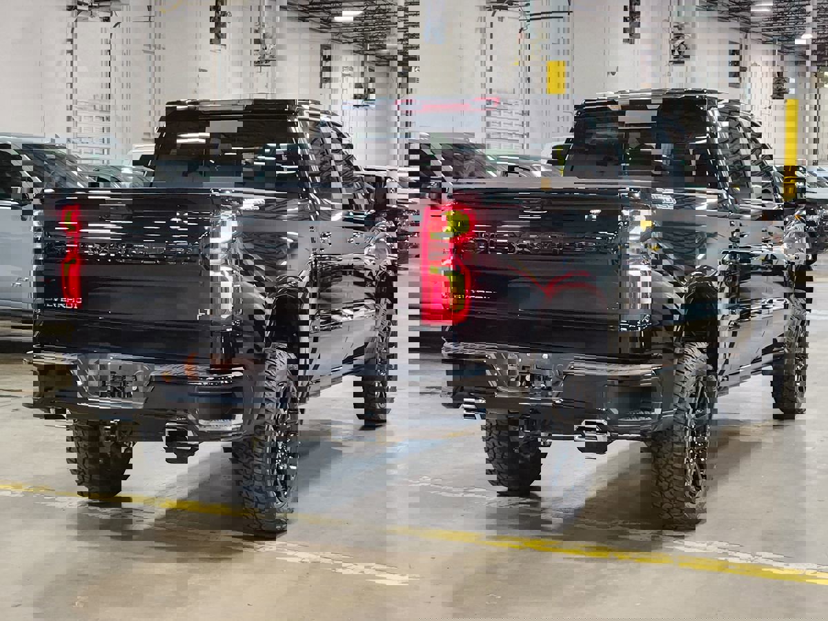 Used 2025 Chevrolet Silverado 1500 LT Trail Boss w/ Convenience Package II image 8