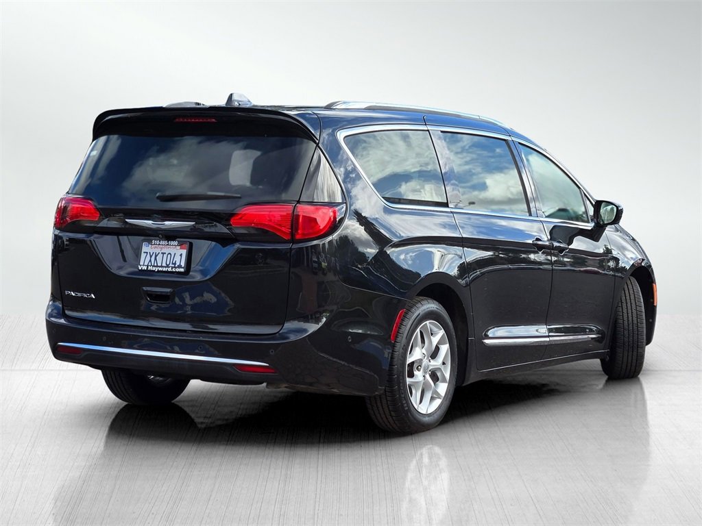 Used 2017 Chrysler Pacifica Touring-L Plus w/ Advanced Safetytec Group image 4