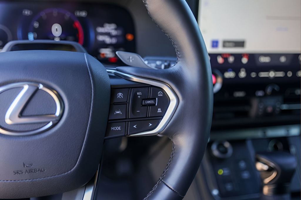 Used 2025 Lexus GX 550 w/ Accessory Package (2T) image 13