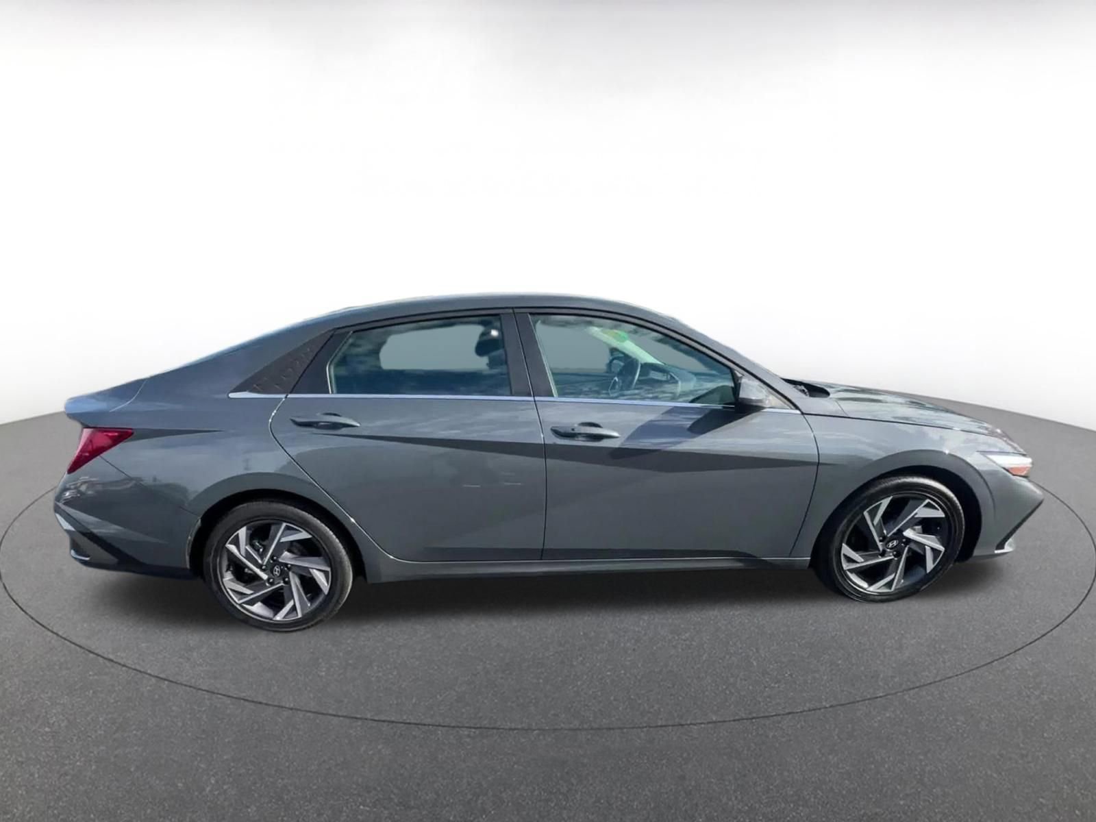 Used 2025 Hyundai Elantra SEL FWD image 16