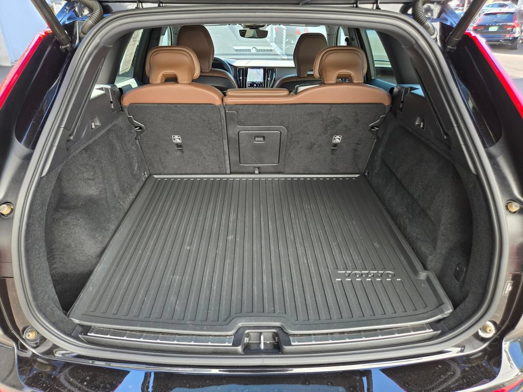 Certified 2023 Volvo XC60 B5 Plus w/ Climate Package AWD/4WD image 13