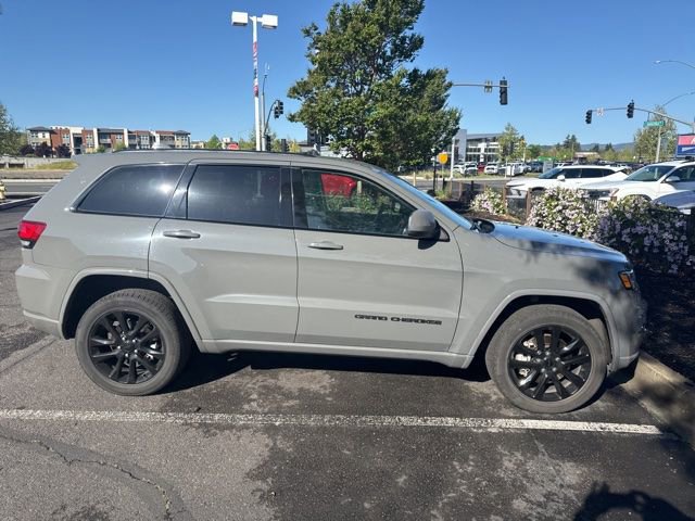 Used 2021 Jeep Grand Cherokee Laredo X image 12