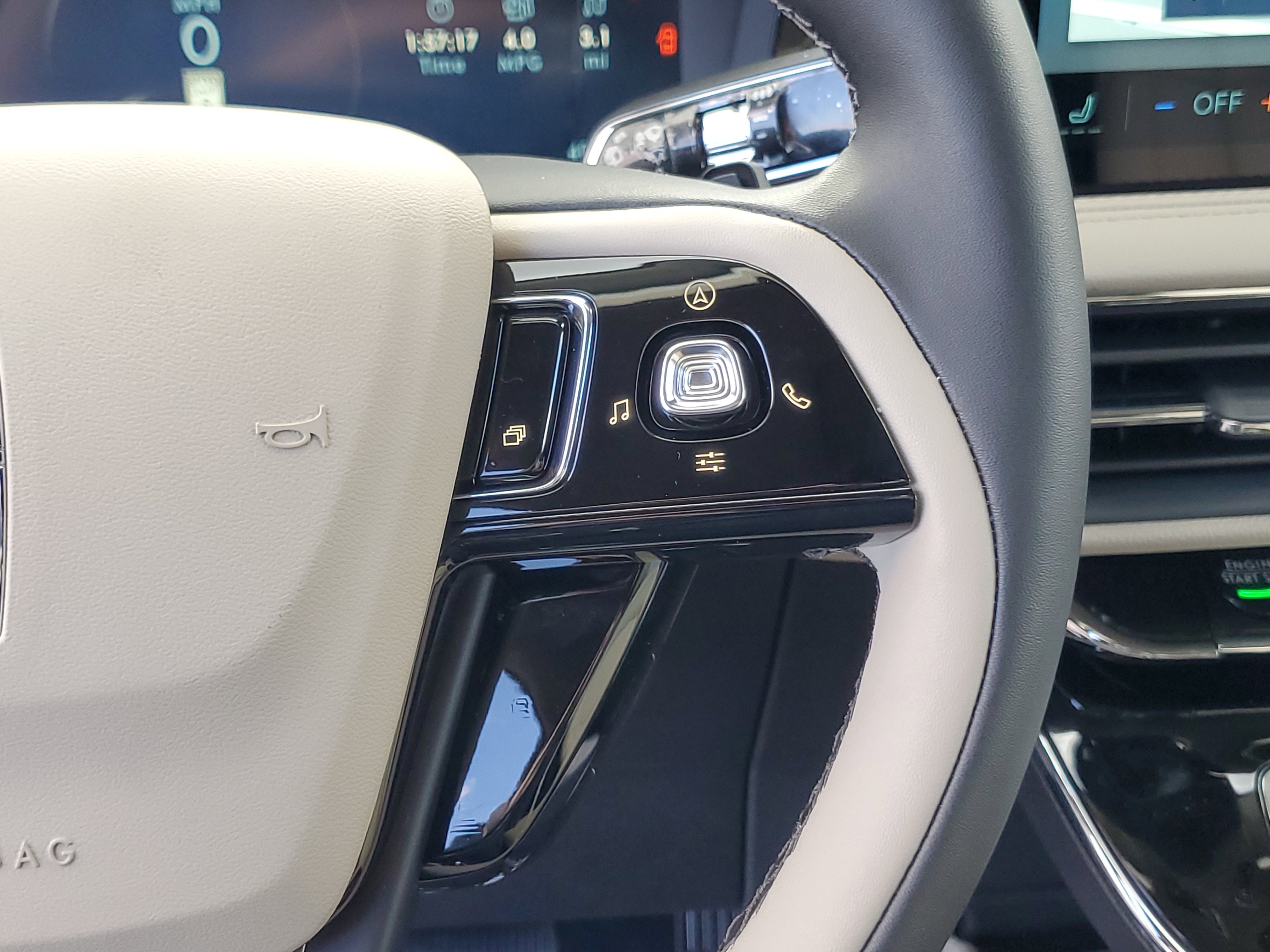 New 2026 Lincoln Corsair Premiere image 18