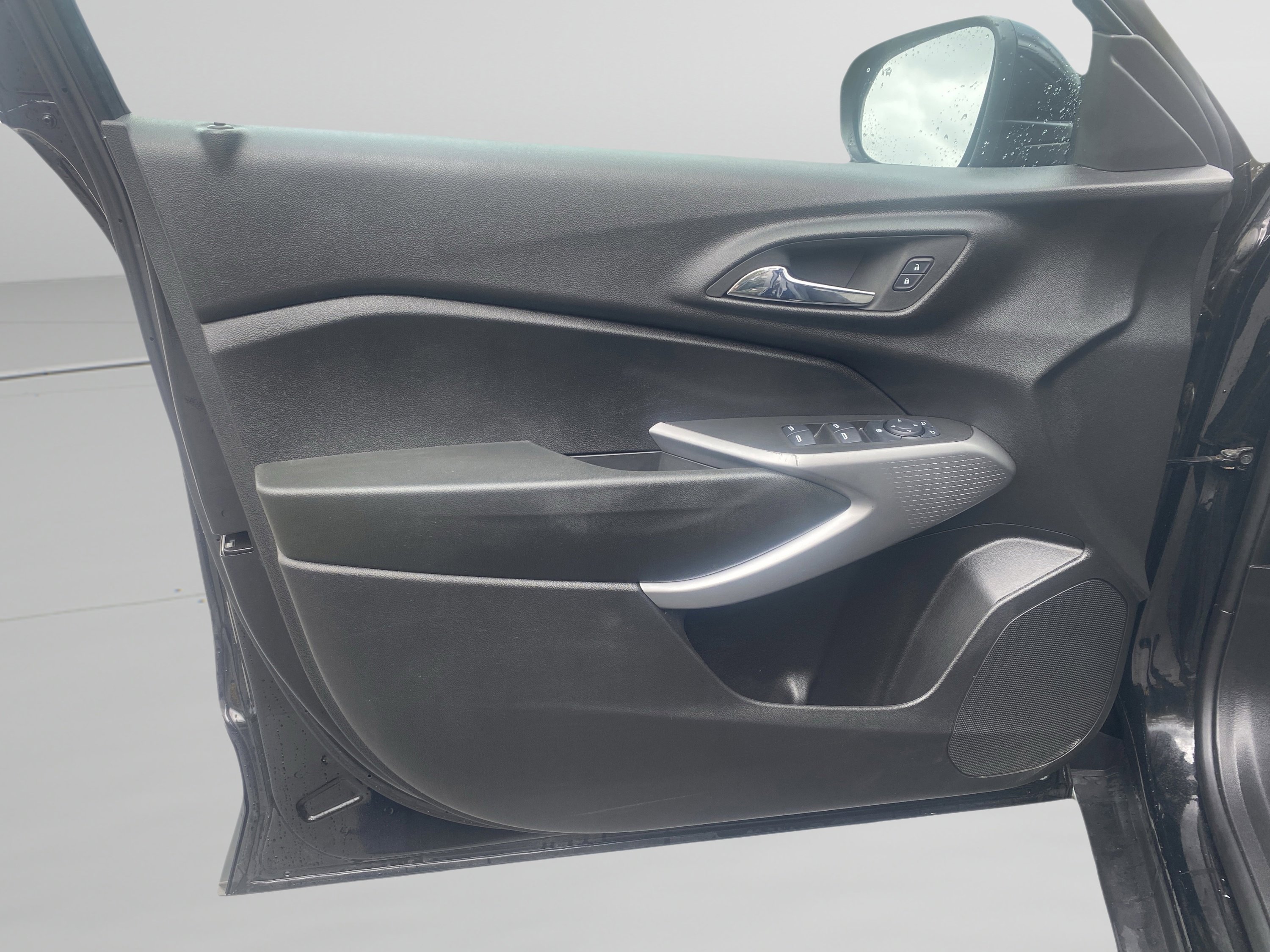 Used 2024 Chevrolet Trax RS w/ Driver Confidence Package image 13