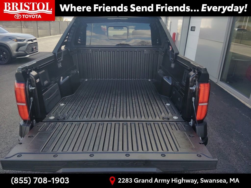 Used 2025 Toyota Tacoma Trailhunter image 36