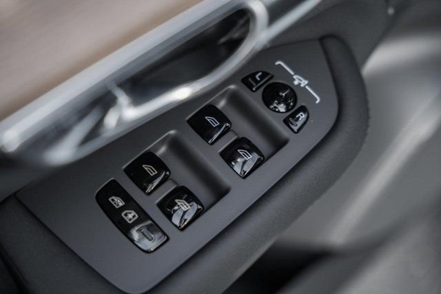 New 2026 Volvo XC90 B6 Plus w/ Protection Package Premier image 38